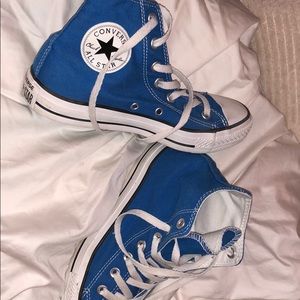 Women’s electric blue converse size 7